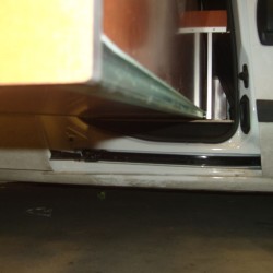 Uittrekbare geleiderails: bedrijfswageninrichting