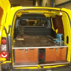 Uittrekbare geleiderails: bedrijfswageninrichting